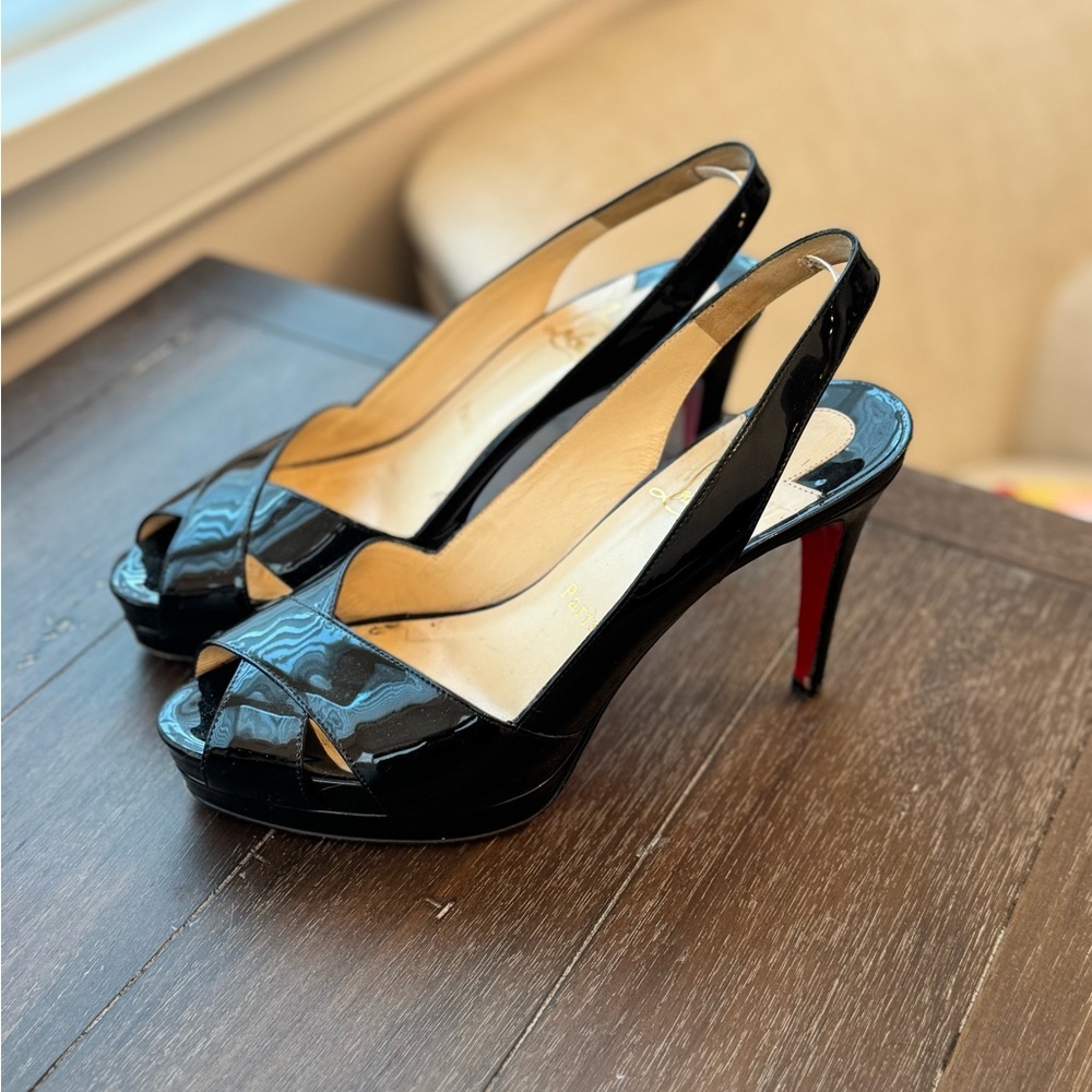 Authentic Christian Louboutin Black Patent pumps. Size: 38
